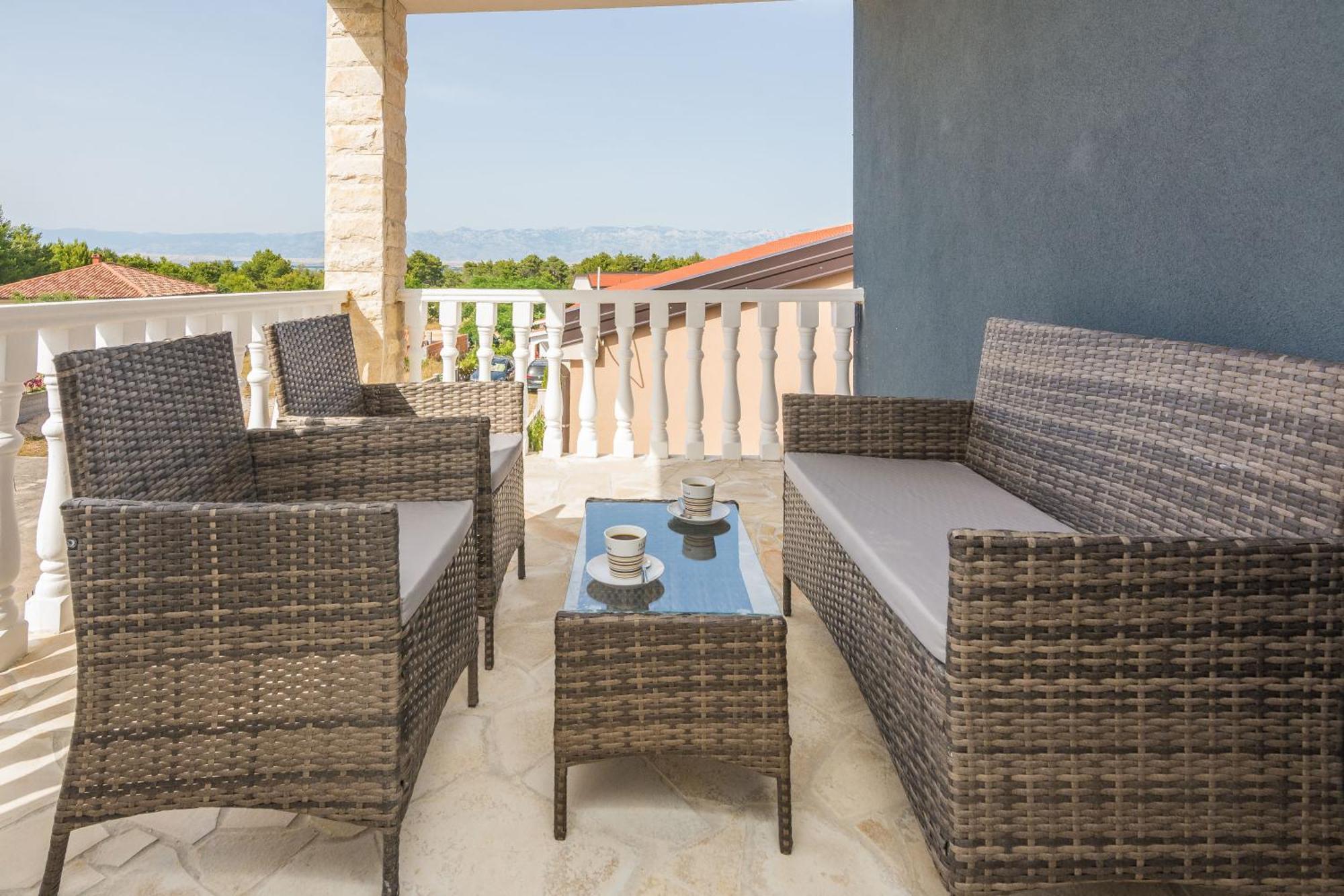 Plaza Ab Apartment Vir Exterior photo