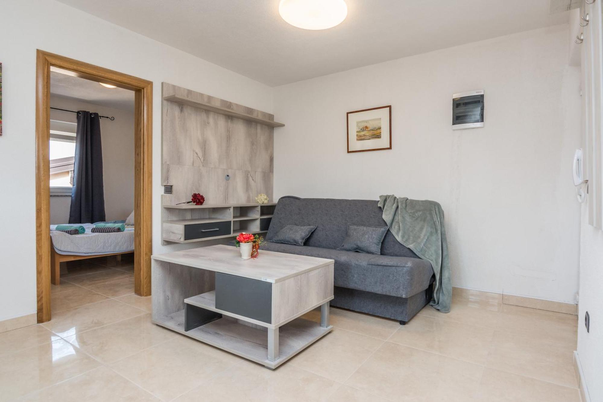 Plaza Ab Apartment Vir Exterior photo