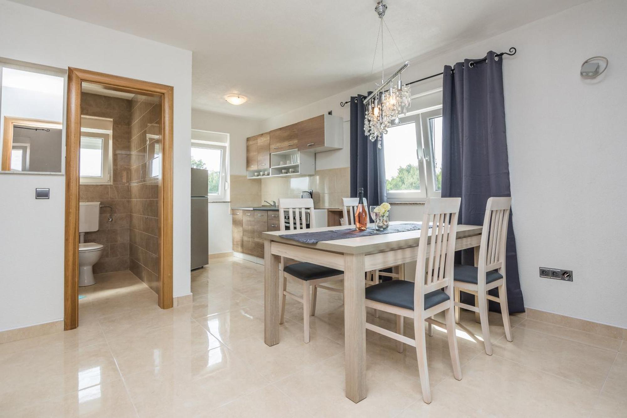 Plaza Ab Apartment Vir Exterior photo